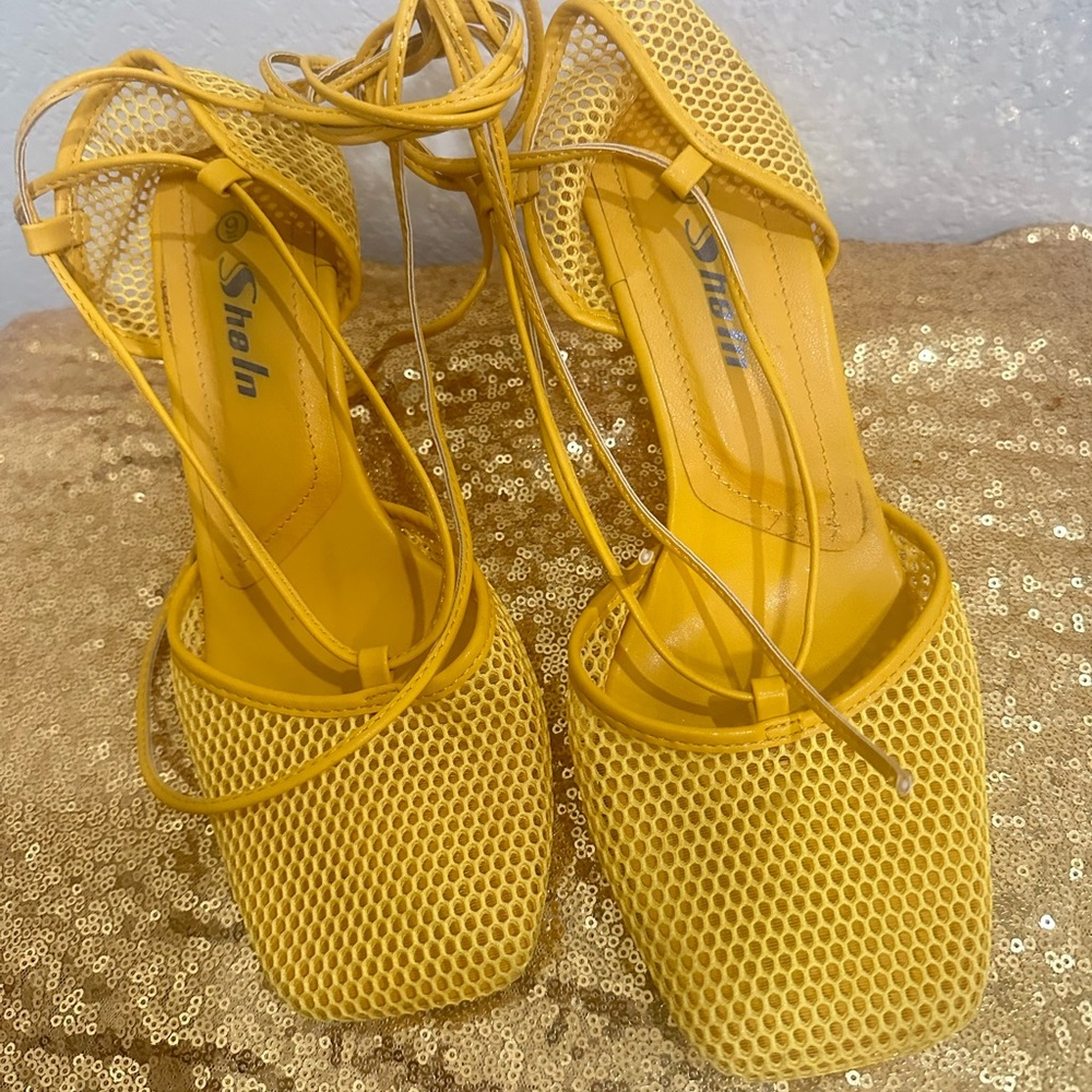 Mesh Leg Tie Up Sandals 4 in heel sized 9